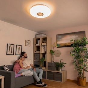 LED lampa u boji sa zvučnikom